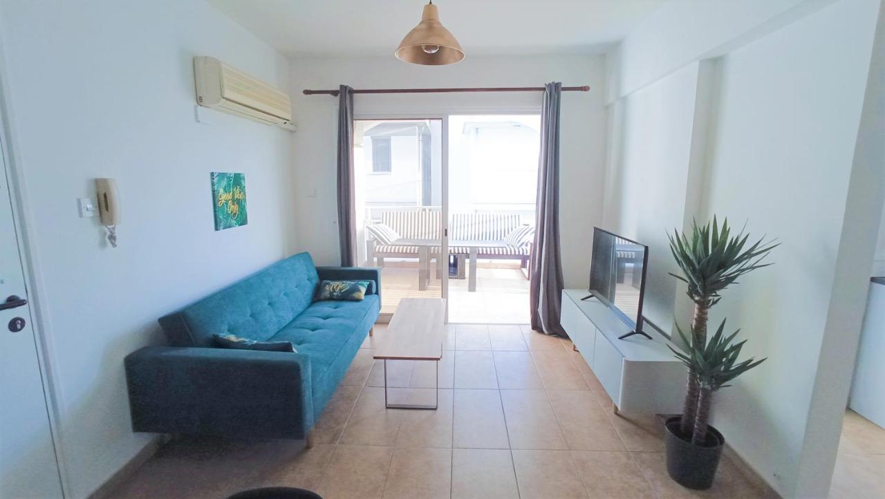 Luxury Private Rooms -Sea View, Netflix, Gym- 5 Min From Beach! - Private Room In Shared Apartment Larnaka Exterior foto