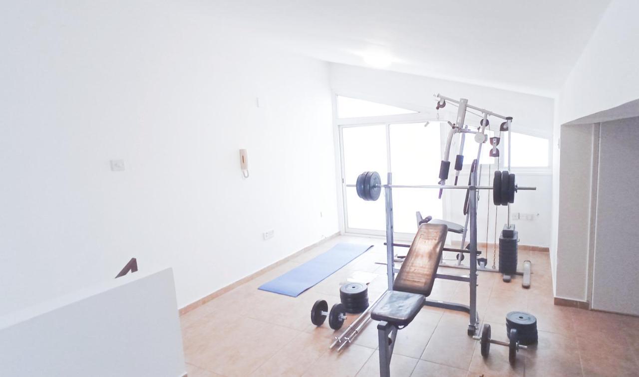 Luxury Private Rooms -Sea View, Netflix, Gym- 5 Min From Beach! - Private Room In Shared Apartment Larnaka Exterior foto