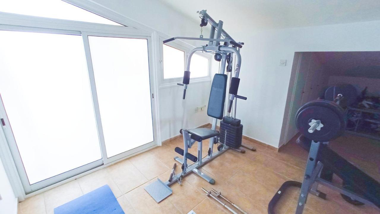 Luxury Private Rooms -Sea View, Netflix, Gym- 5 Min From Beach! - Private Room In Shared Apartment Larnaka Exterior foto